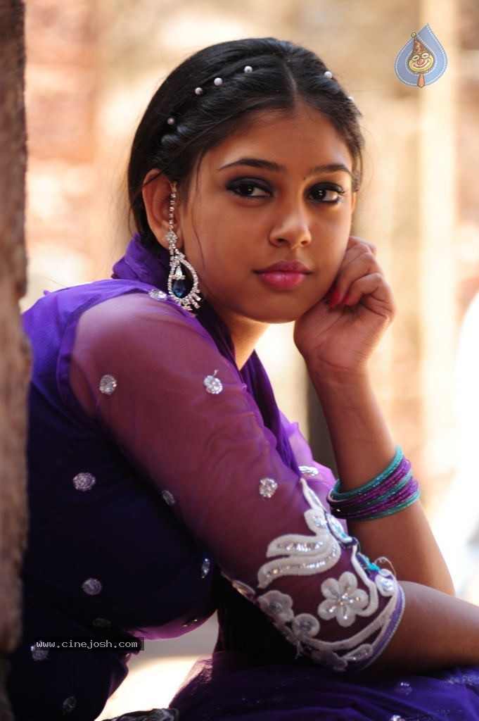 Neethi Taylor New Stills - 30 / 47 photos