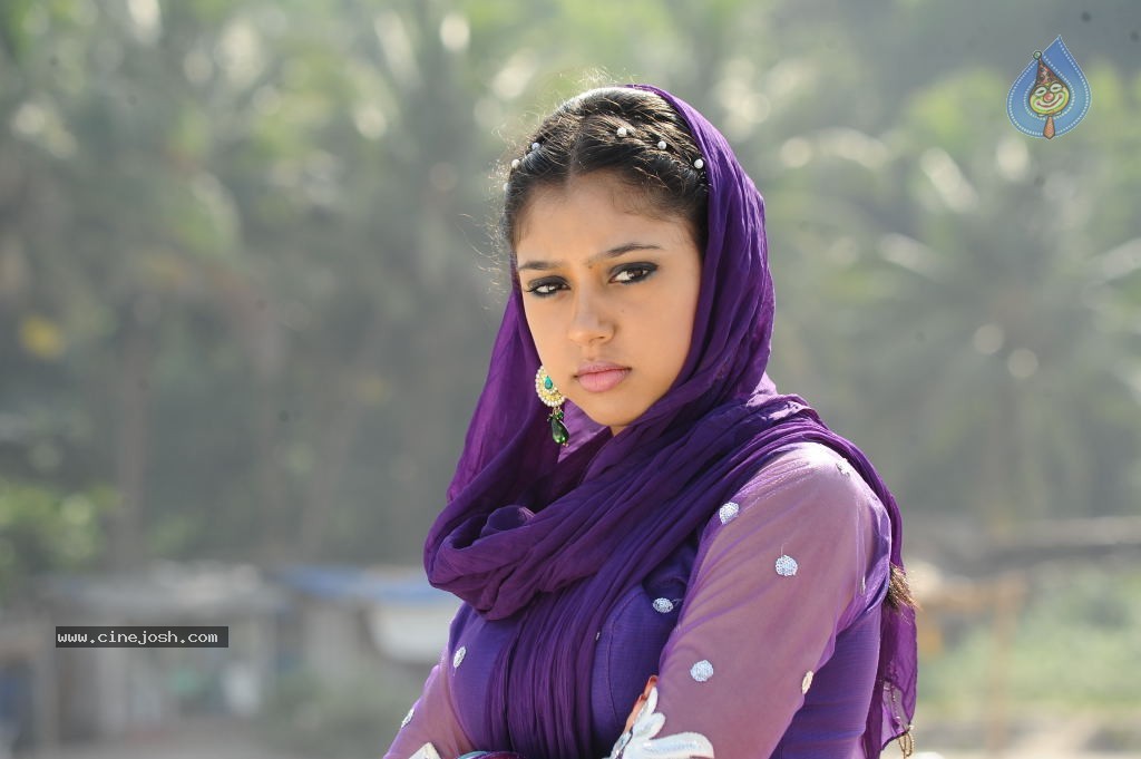 Neethi Taylor New Stills - 34 / 47 photos
