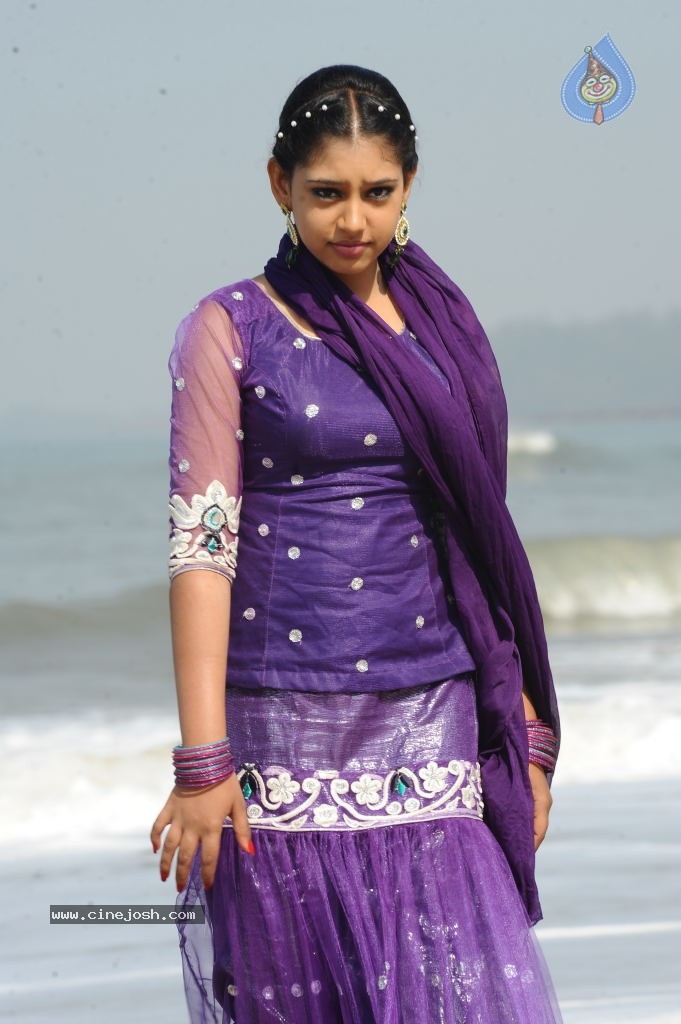Neethi Taylor New Stills - 37 / 47 photos