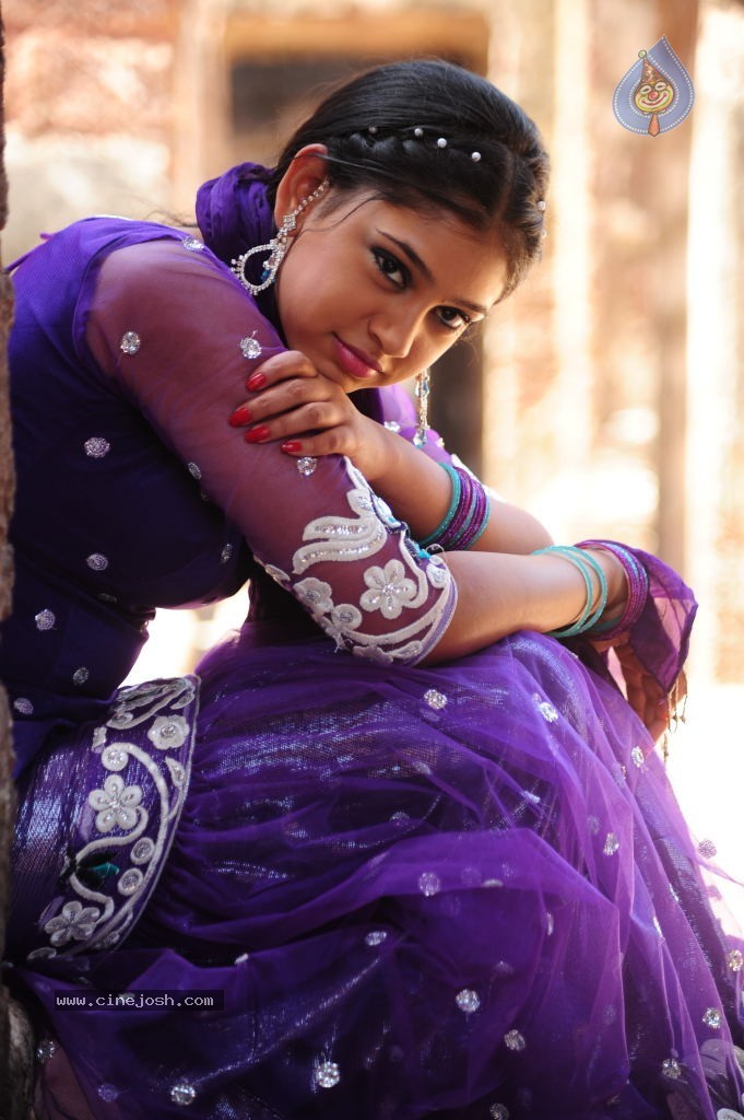 Neethi Taylor New Stills - 39 / 47 photos