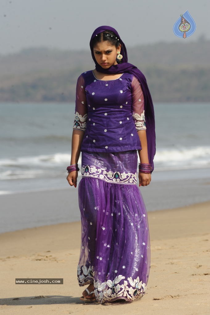Neethi Taylor New Stills - 40 / 47 photos