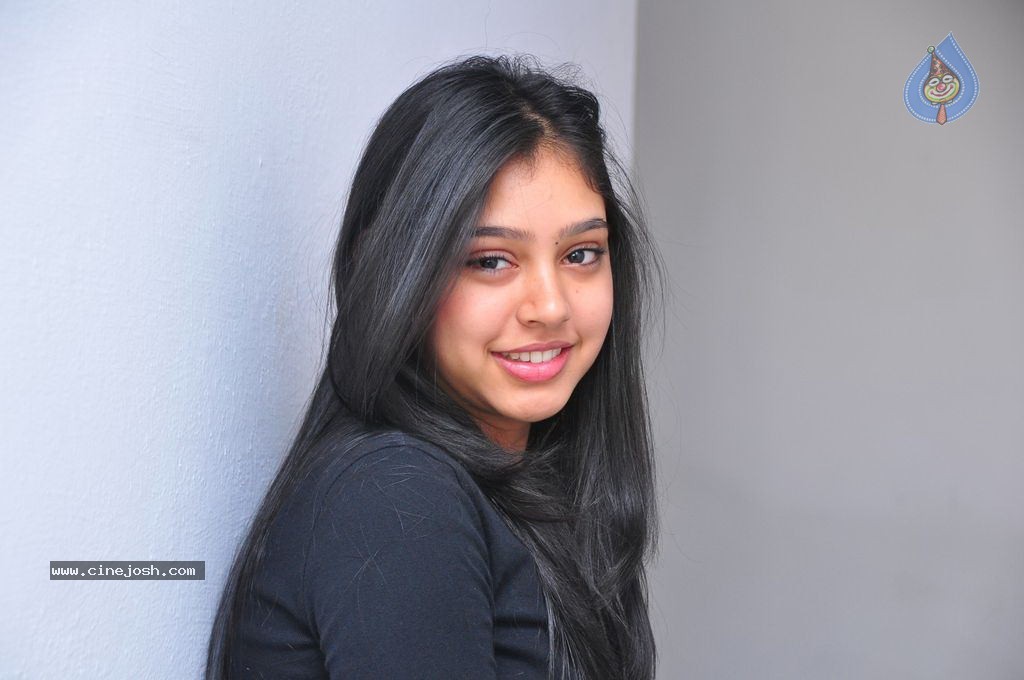 Neethi Taylor Stills - 16 / 25 photos