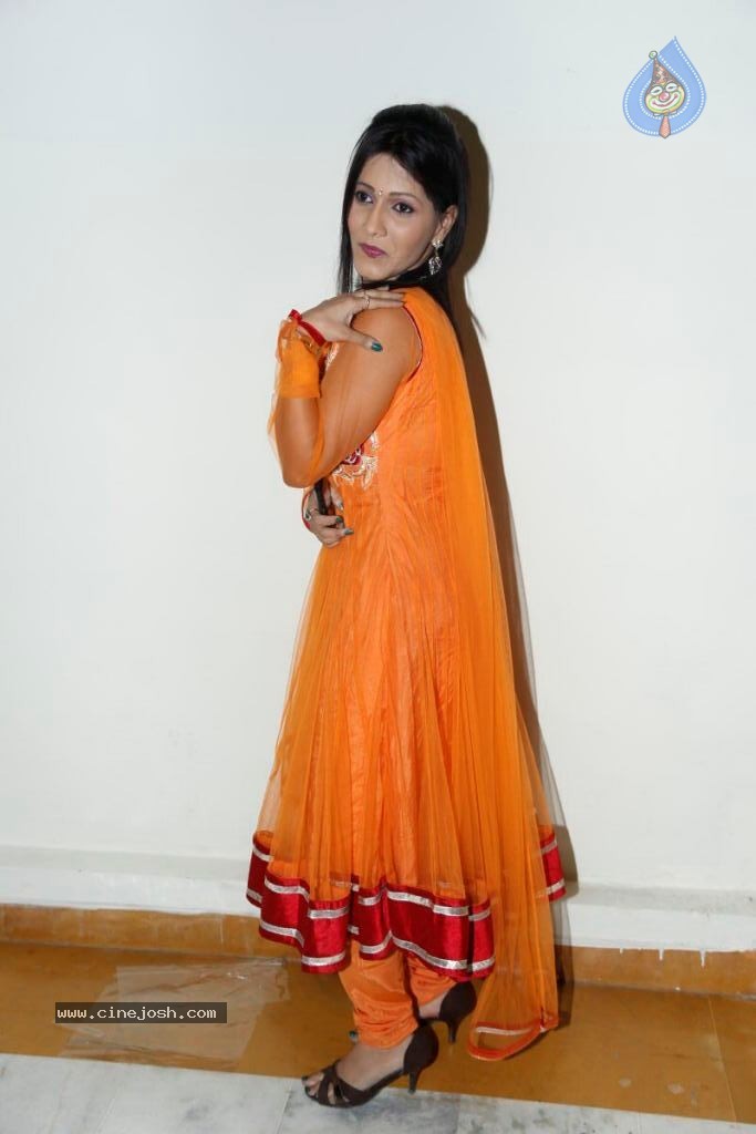 Neetu Agarwal Hot Photos - 23 / 56 photos