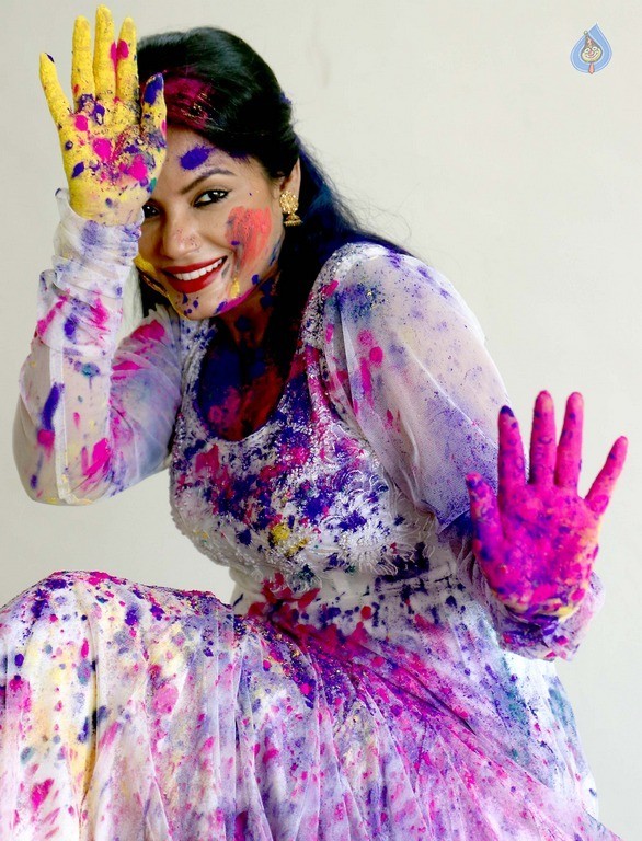 Neetu Chandra Dry Holi Photoshoot - 23 / 24 photos