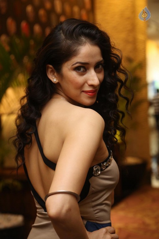 Neha Ahuja Pics - 13 / 38 photos