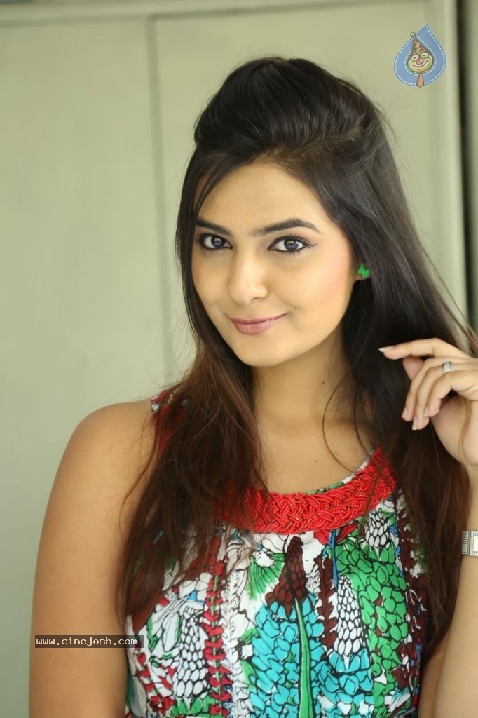 Neha Deshpande Latest Gallery - 25 / 101 photos