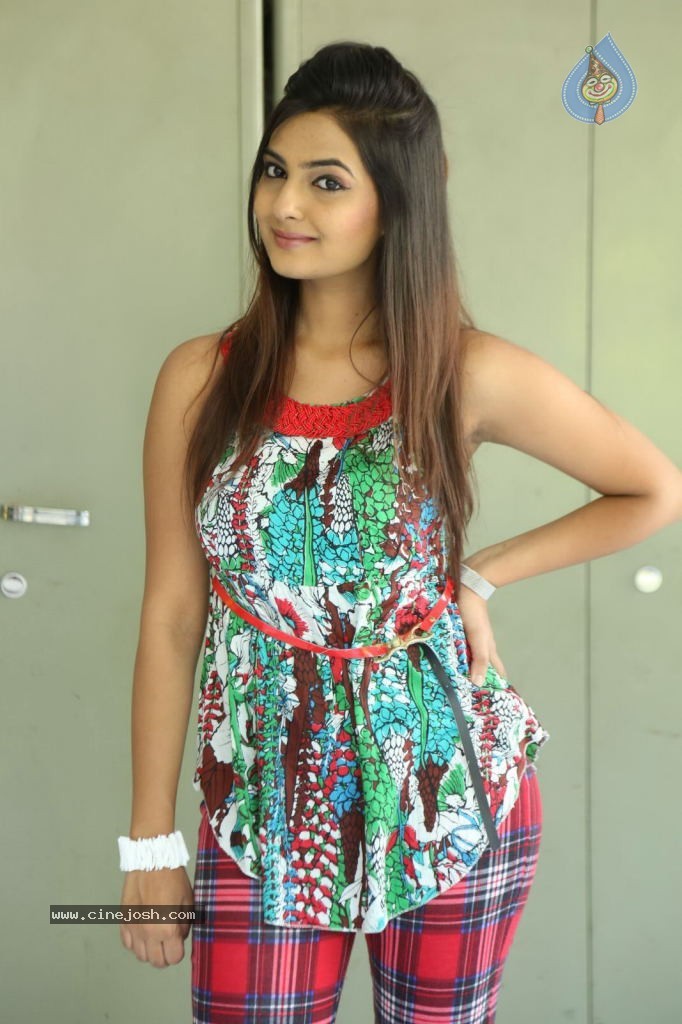 Neha Deshpande Latest Gallery - 47 / 101 photos