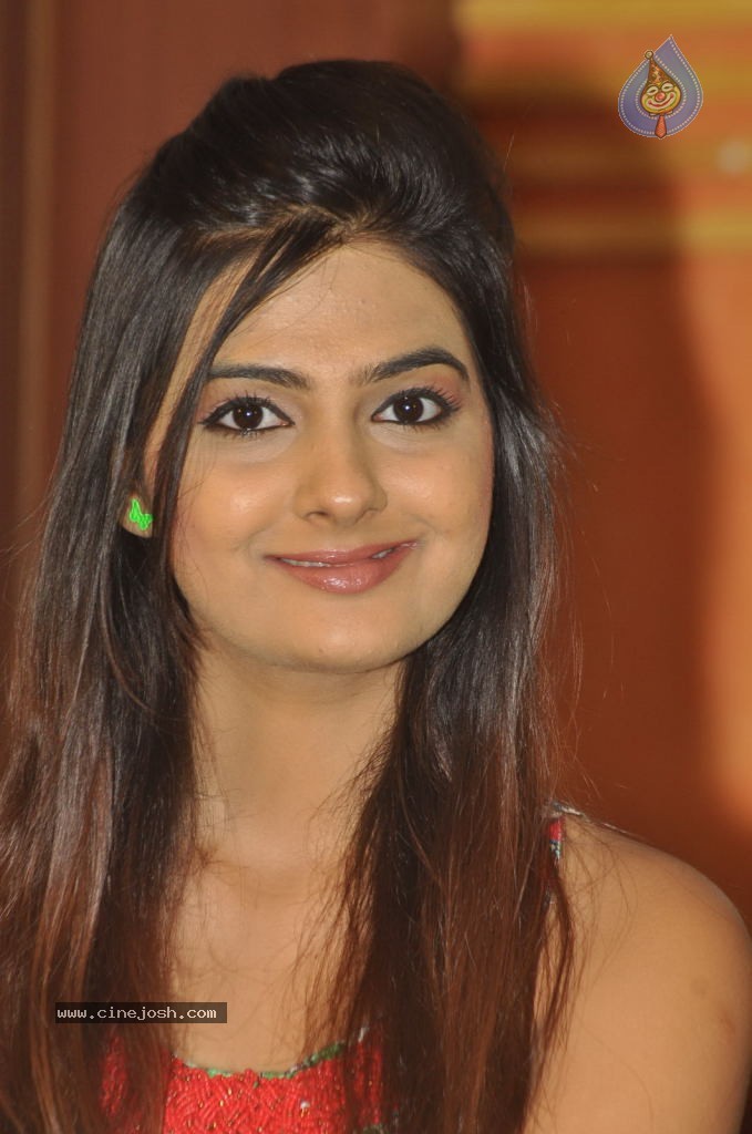 Neha Deshpande Latest Gallery - 63 / 101 photos