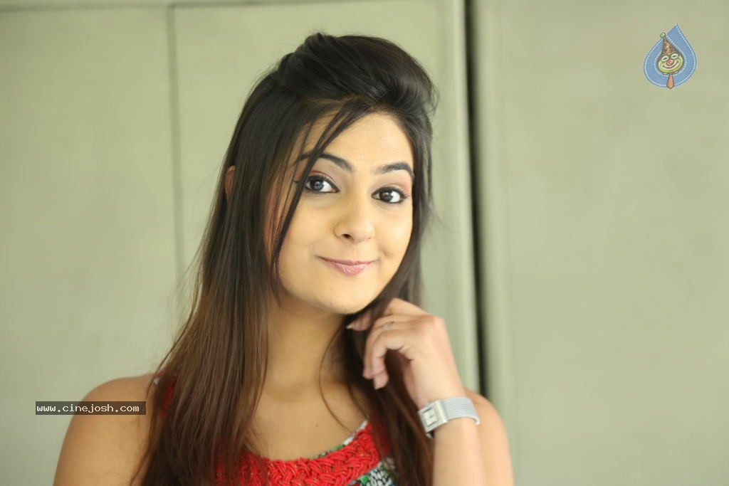 Neha Deshpande Latest Gallery - 95 / 101 photos
