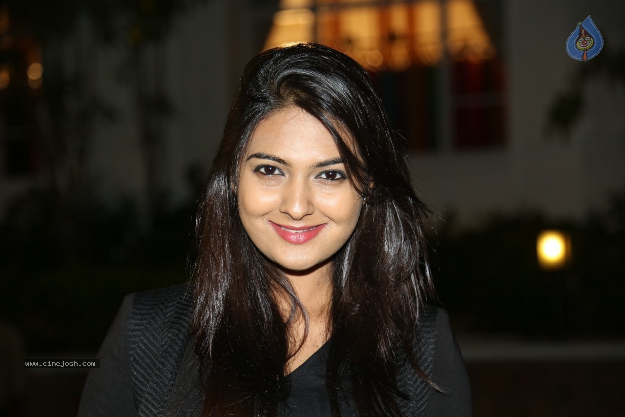 Neha Deshpande Latest Gallery - 22 / 64 photos