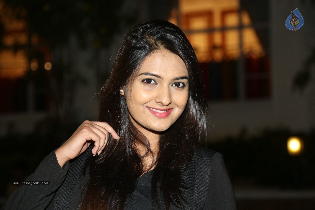 Neha Deshpande Latest Gallery - 27 / 64 photos