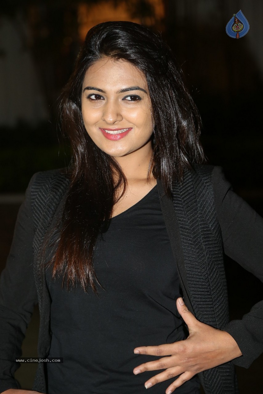 Neha Deshpande Latest Gallery - 32 / 64 photos