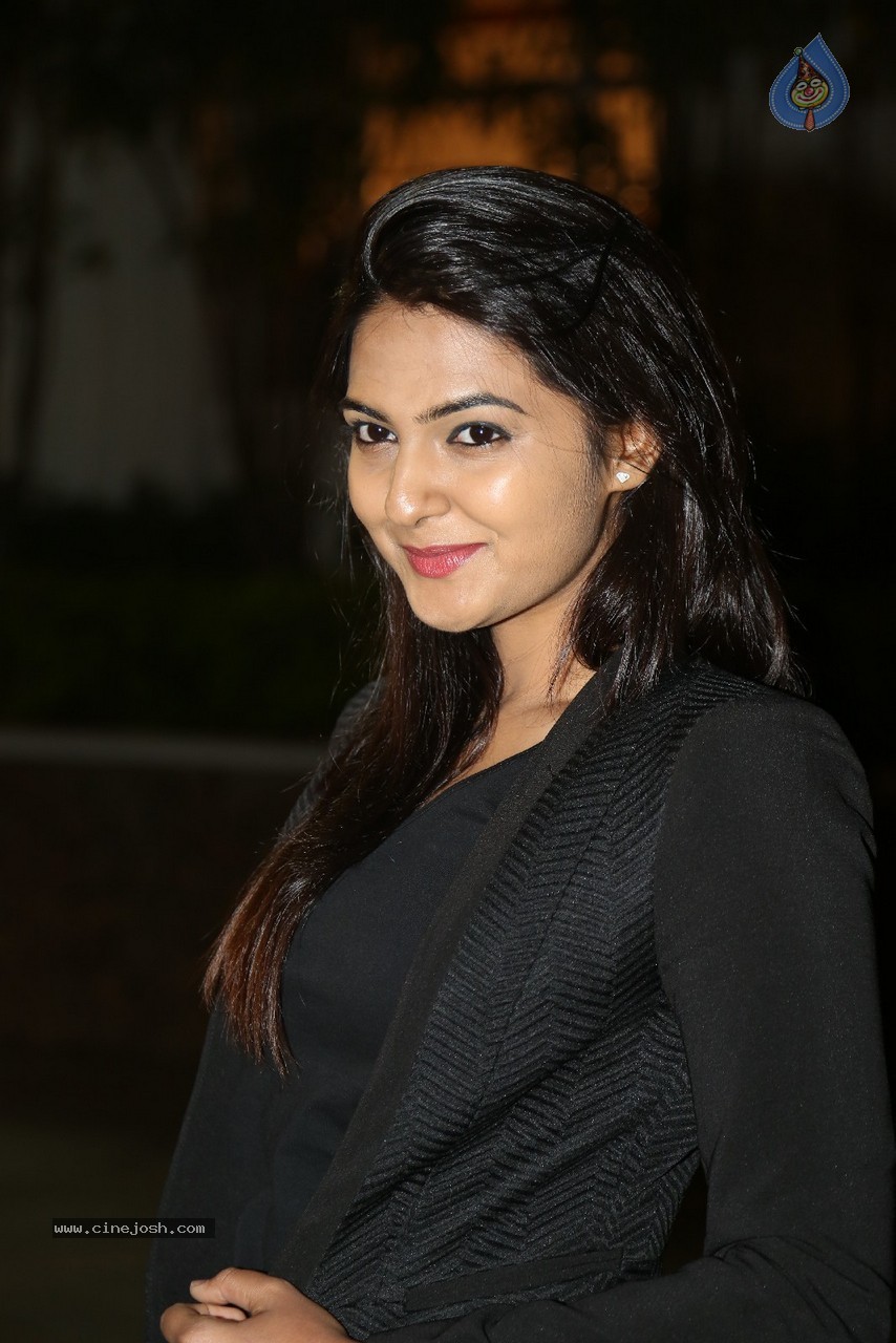 Neha Deshpande Latest Gallery - 38 / 64 photos