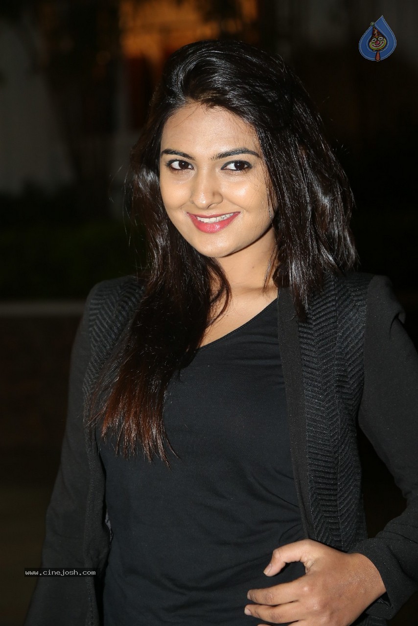 Neha Deshpande Latest Gallery - 39 / 64 photos