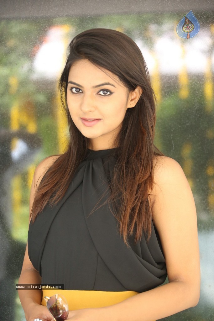 Neha Deshpande Latest Gallery - 29 / 90 photos
