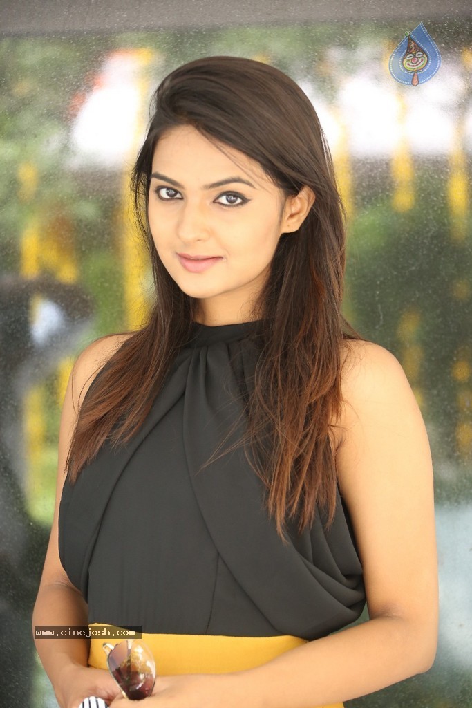 Neha Deshpande Latest Gallery - 44 / 90 photos
