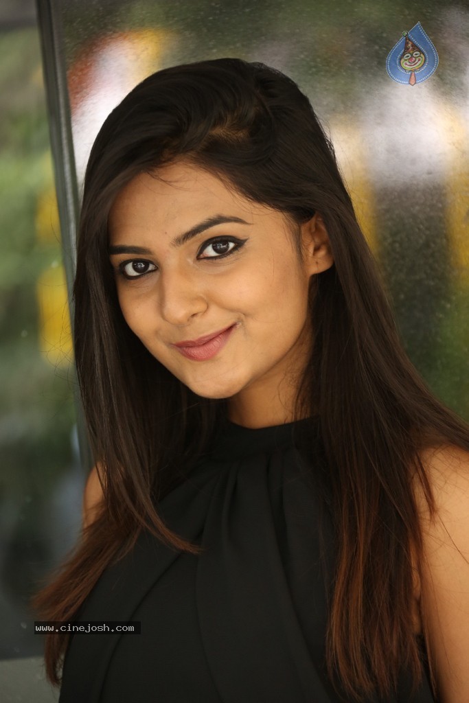 Neha Deshpande Latest Gallery - 67 / 90 photos