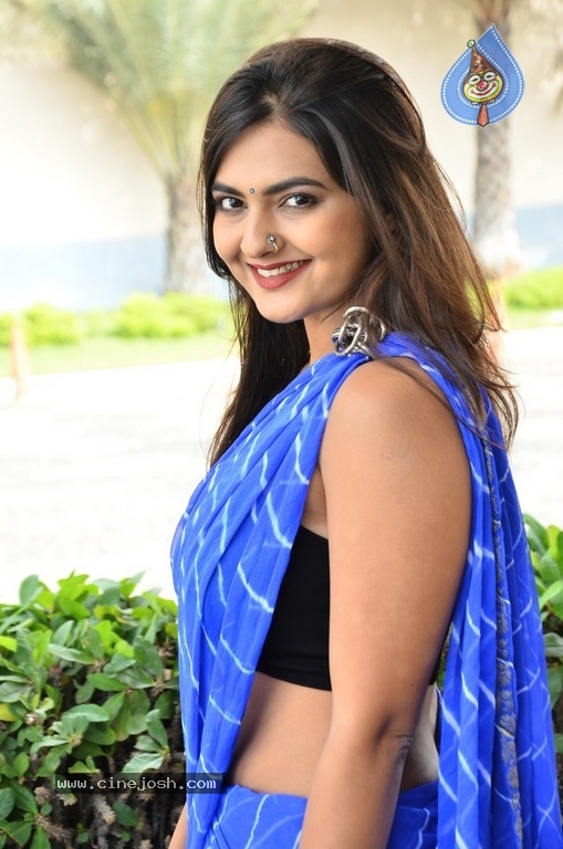 Neha Deshpande Latest Images - 17 / 21 photos