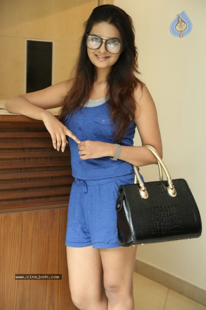 Neha Deshpande Latest Pics - 24 / 66 photos