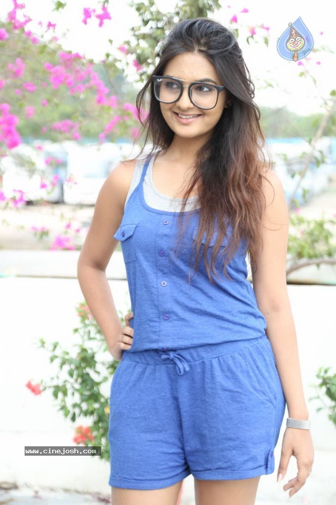 Neha Deshpande Latest Pics - 25 / 66 photos