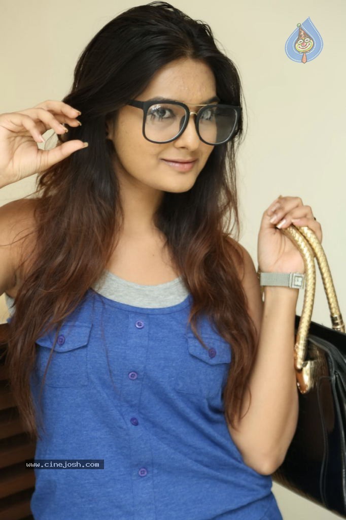 Neha Deshpande Latest Pics - 35 / 66 photos