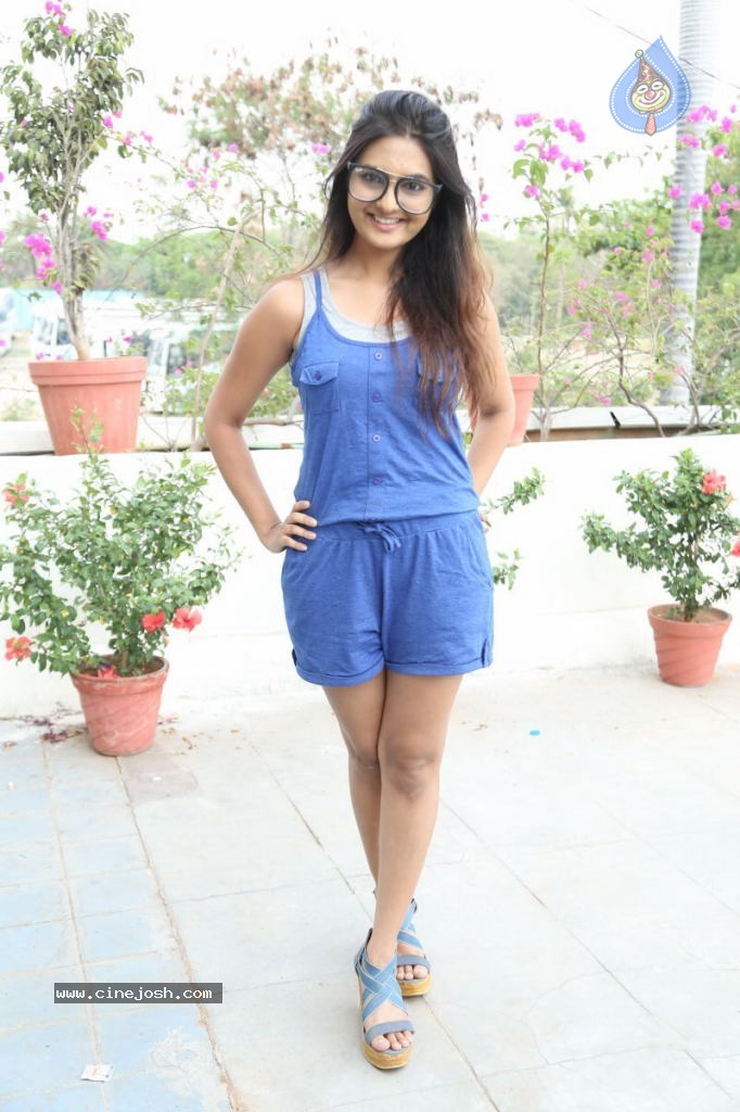 Neha Deshpande Latest Pics - 59 / 66 photos