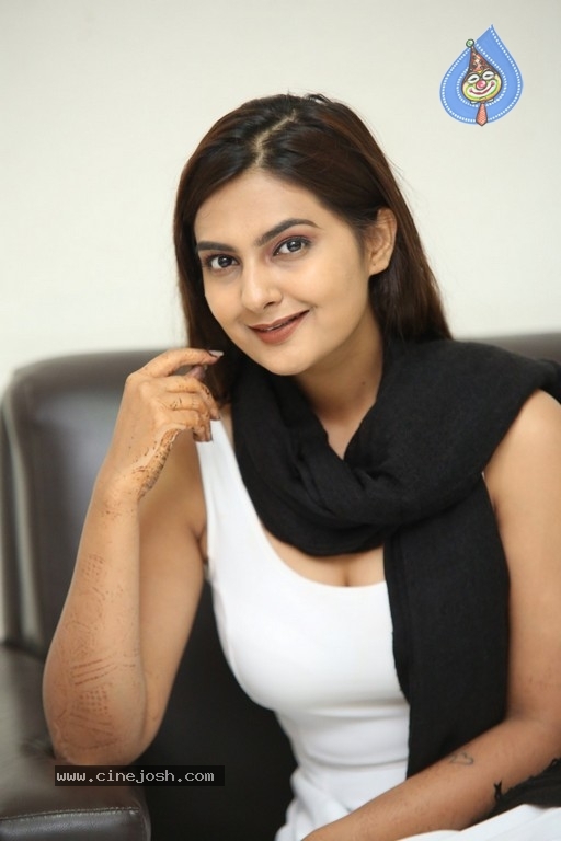 Neha Deshpande Latest Stills - 5 / 30 photos