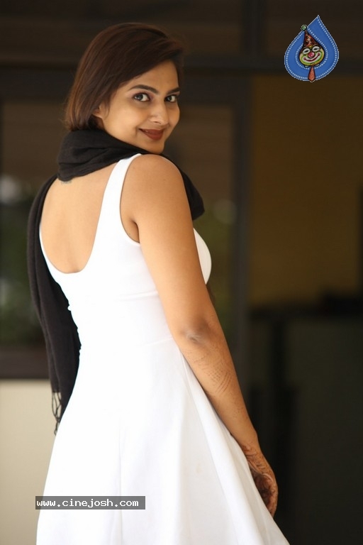 Neha Deshpande Latest Stills - 17 / 30 photos