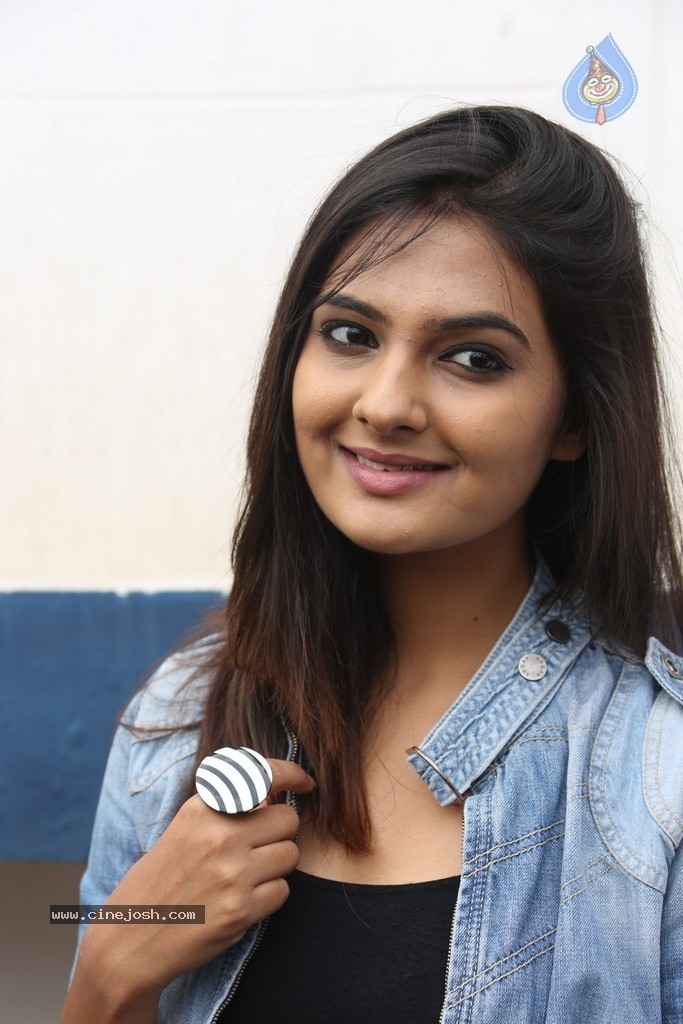 Neha Deshpande New Gallery - 22 / 66 photos