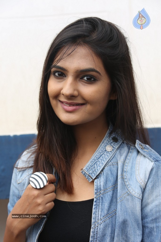 Neha Deshpande New Gallery - 24 / 66 photos
