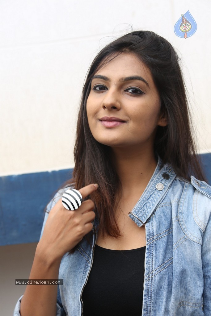 Neha Deshpande New Gallery - 31 / 66 photos