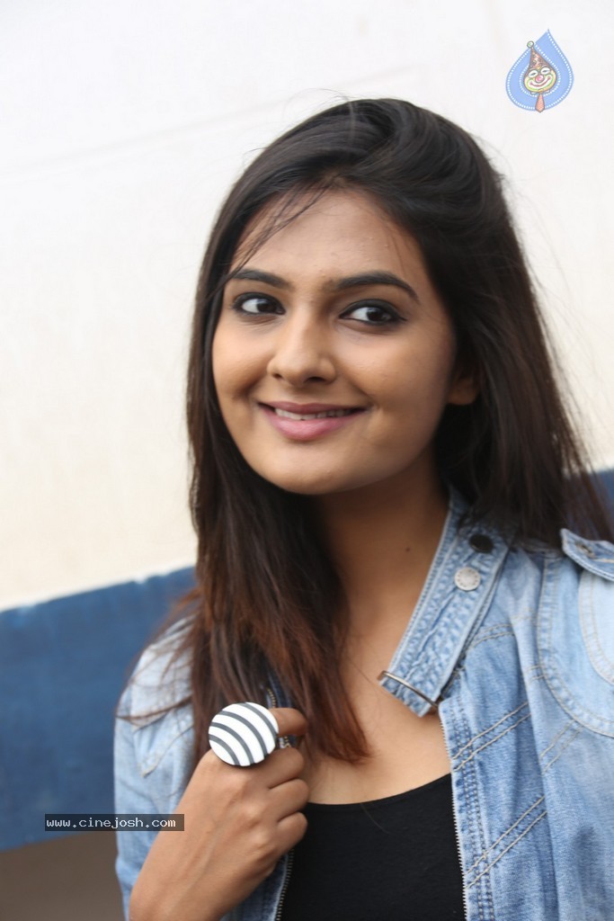 Neha Deshpande New Gallery - 37 / 66 photos