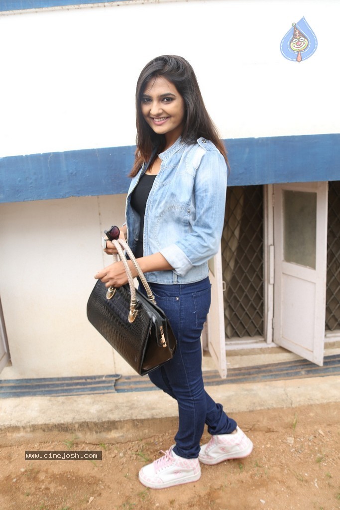 Neha Deshpande New Gallery - 43 / 66 photos