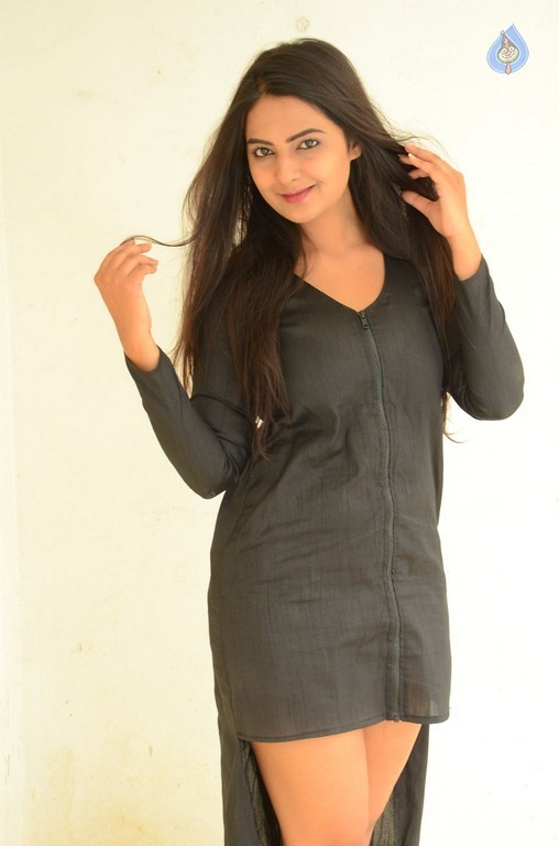 Neha Deshpande New Gallery - 19 / 39 photos