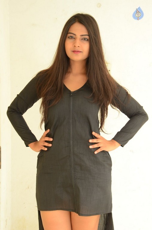 Neha Deshpande New Gallery - 23 / 39 photos