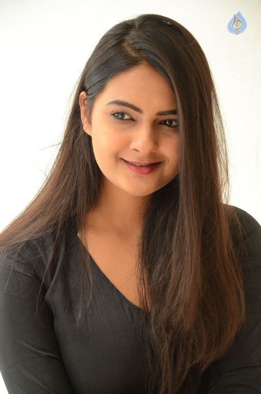 Neha Deshpande New Gallery - 34 / 39 photos