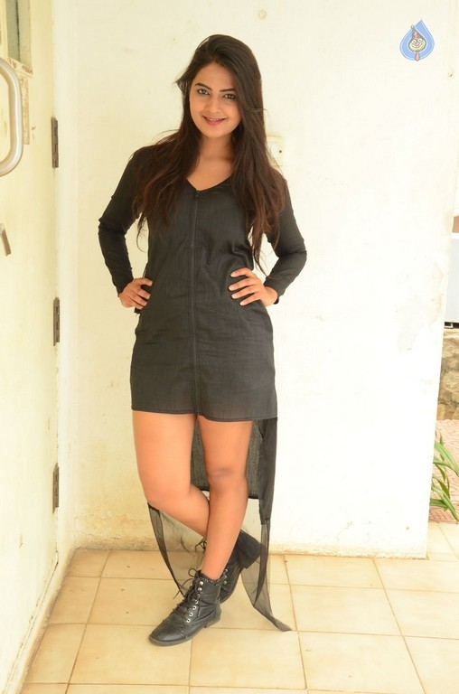 Neha Deshpande New Gallery - 35 / 39 photos