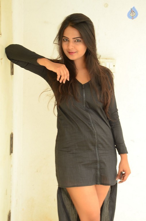 Neha Deshpande New Gallery - 36 / 39 photos