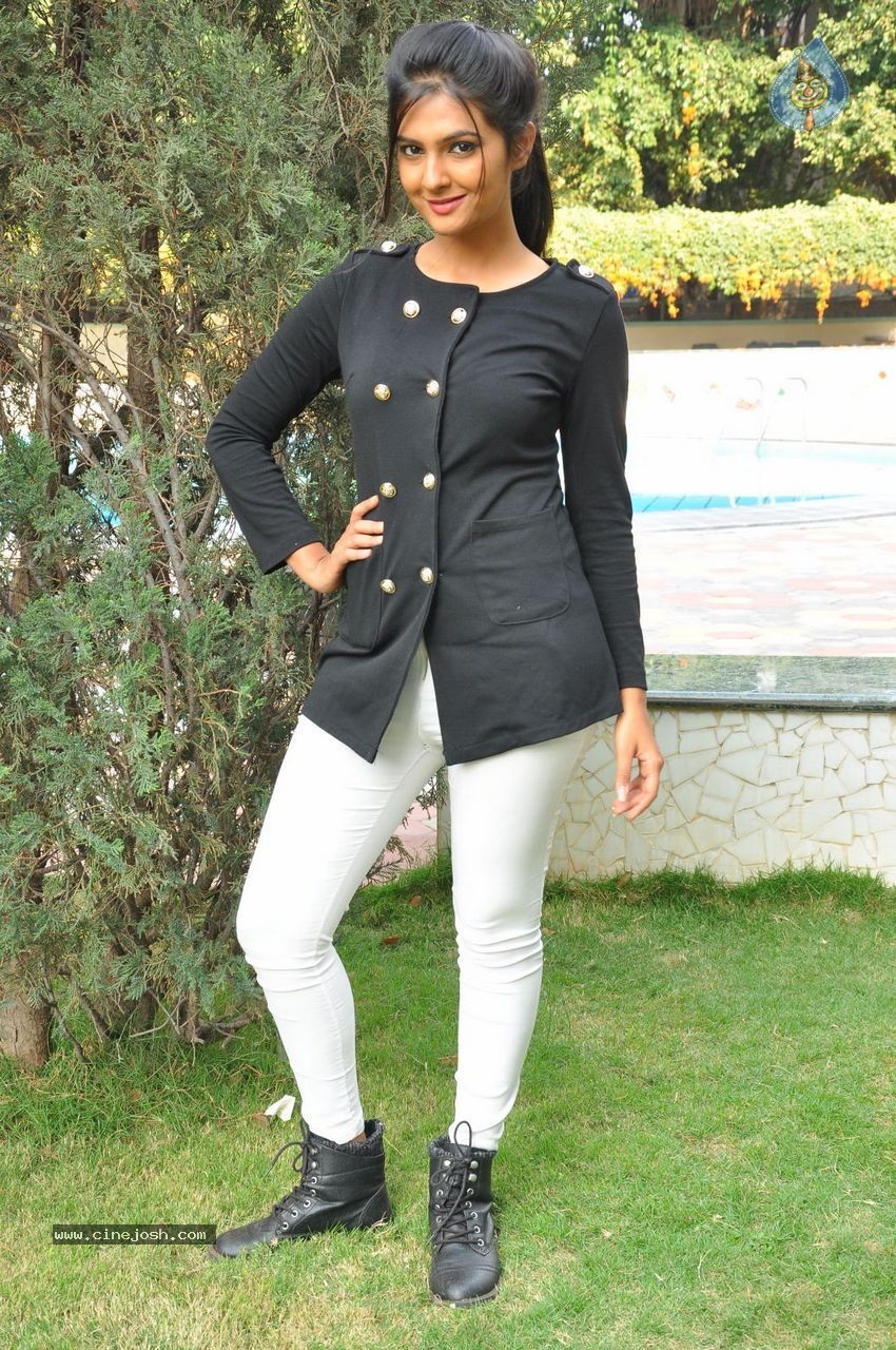 Neha Deshpande New Photos - 26 / 64 photos