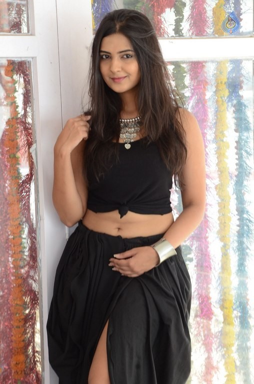 Neha Deshpande New Pics - 15 / 41 photos