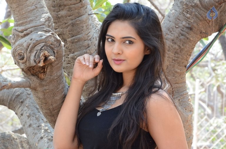 Neha Deshpande New Pics - 36 / 41 photos