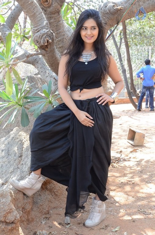 Neha Deshpande New Pics - 39 / 41 photos