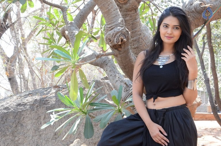 Neha Deshpande New Pics - 40 / 41 photos