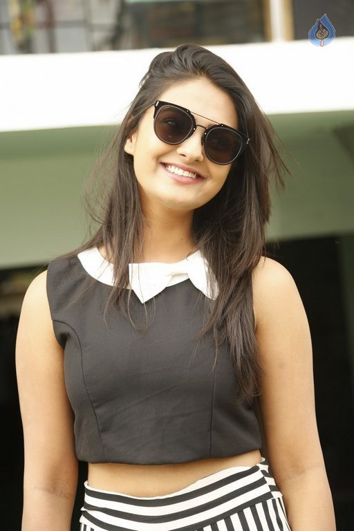 Neha Deshpande New Pics - 35 / 40 photos