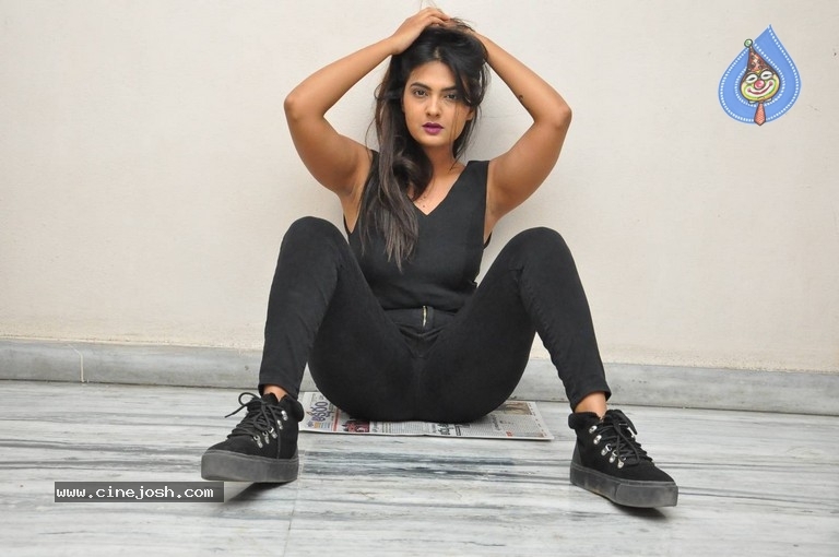 Neha Deshpande Photos - 23 / 41 photos