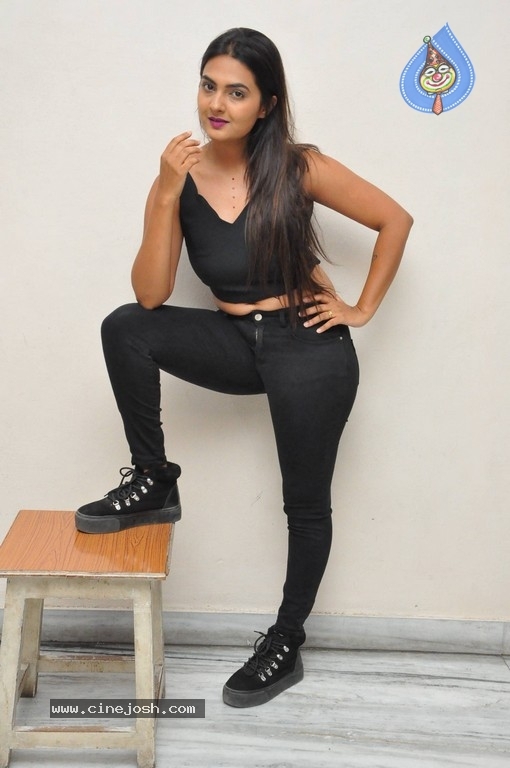 Neha Deshpande Photos - 29 / 41 photos