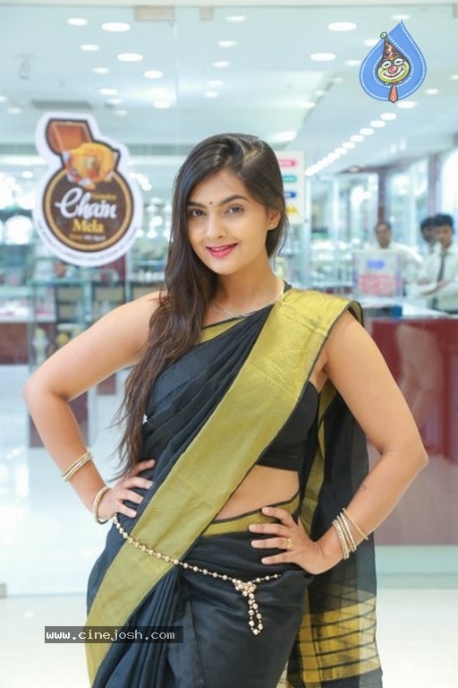 Neha Deshpande Photos - 2 / 22 photos