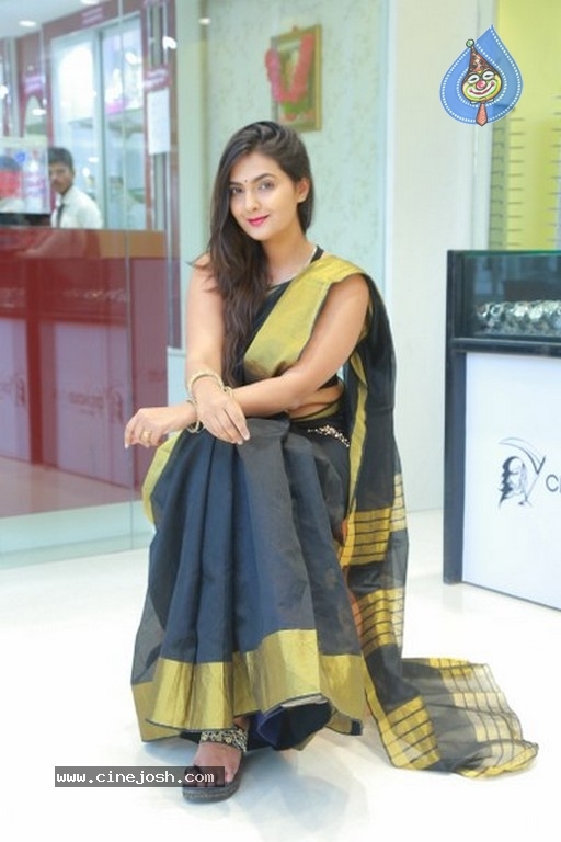 Neha Deshpande Photos - 7 / 22 photos