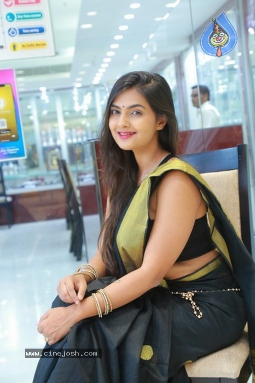 Neha Deshpande Photos - 10 / 22 photos