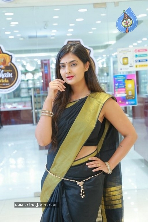 Neha Deshpande Photos - 18 / 22 photos